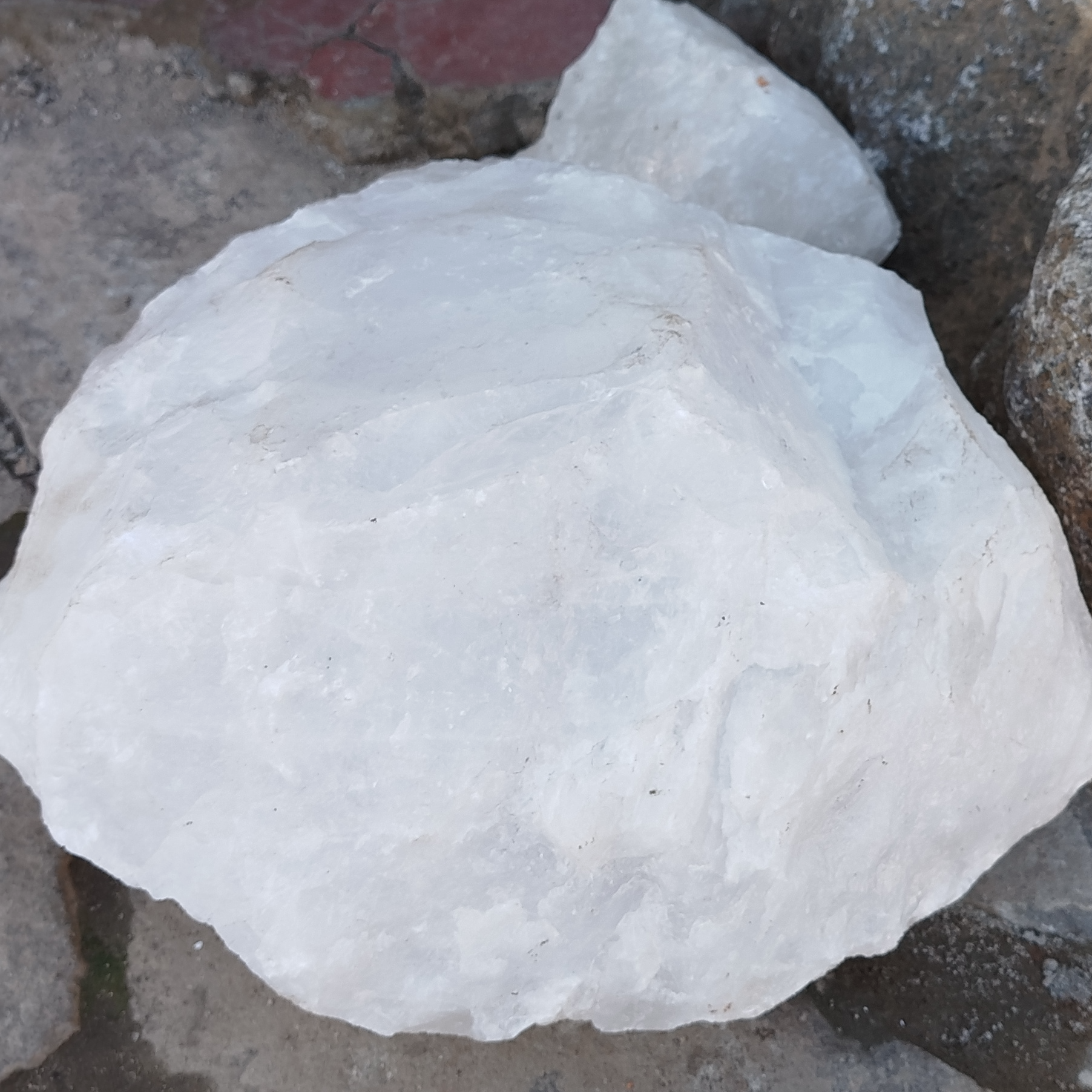 resources of Quartz snow white exporters